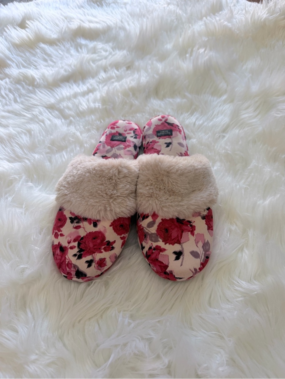 Victoria’s Secret cute pink rose floral slippers size medium